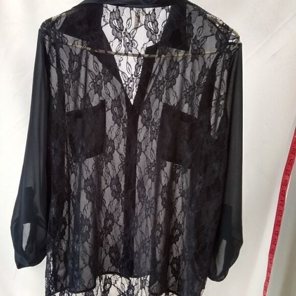 Studio Y lace top - Picture 2 of 5